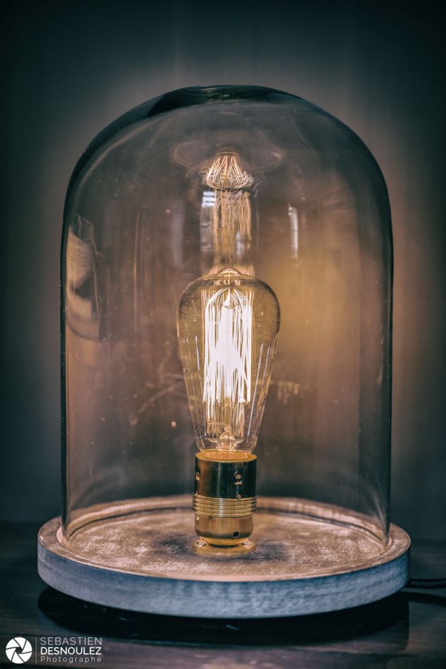 Luminaire globe avec ampoule Edison - Création et photo : © Sebastien Desnoulez photographe de décoration