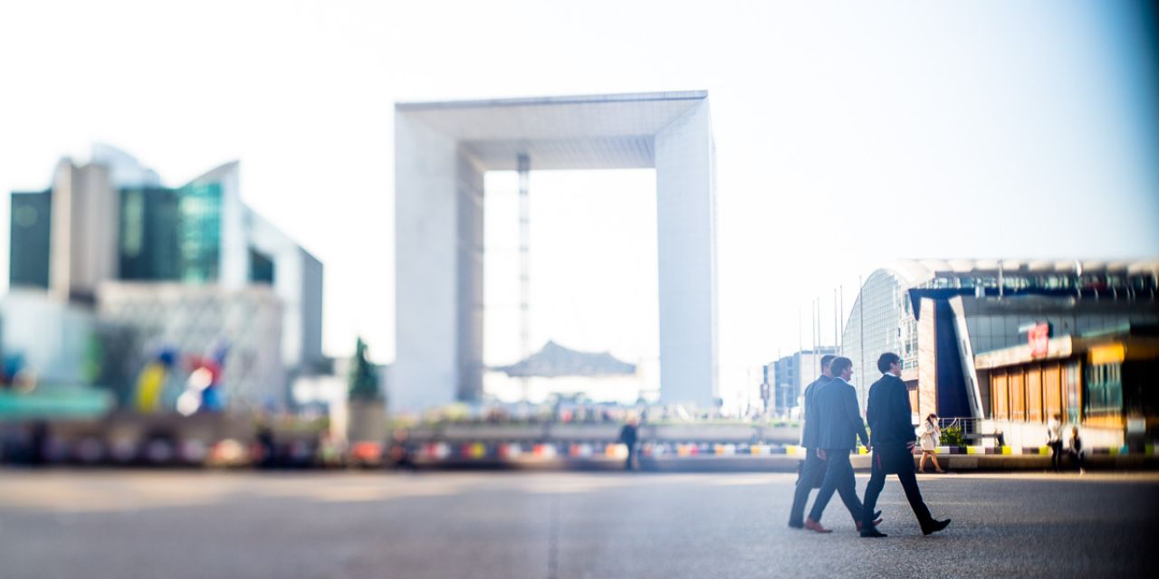 Ambiance corporate - Parvis de l'Arche de La Défense - photo Sebastien Desnoulez