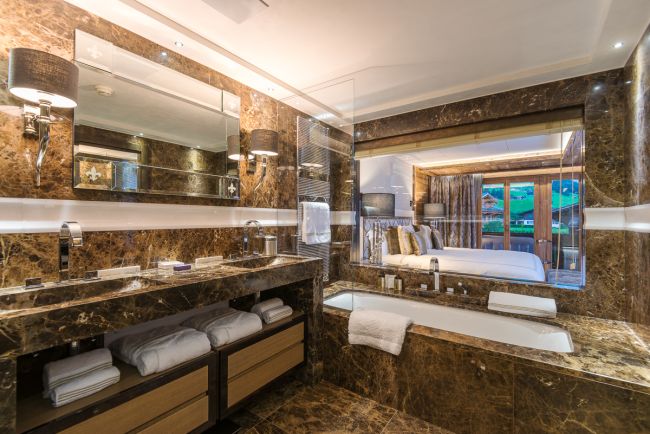 Salle de bains hotel de luxe gstaad photo sebastien desnoulez photographe decoration interieur
