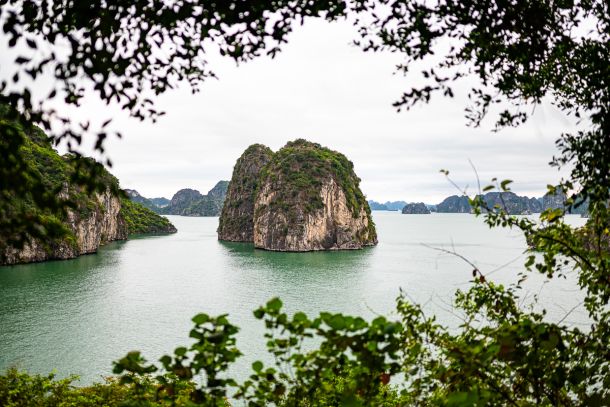 Baie d'Ha Long au Vietnam - Photo : © Sebastien Desnoulez Photographe Auteur