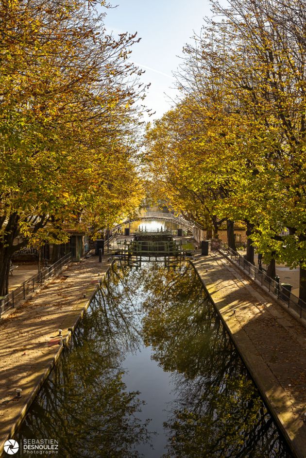 Couleurs d'automne sur le canal Saint-Martin à Paris - Photo : © Sebastien Desnoulez Photographe auteur