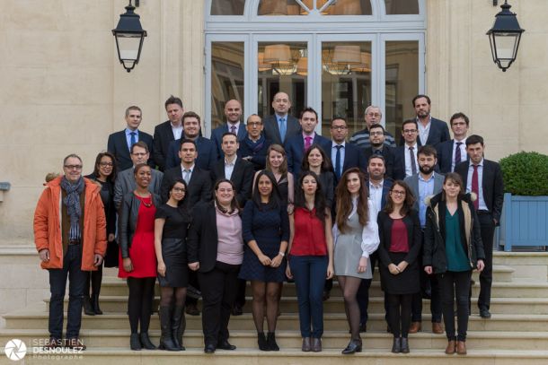 Photo de groupe corporate lors du Séminaire IENA au Chateauform' City Les Jardins de Saint Dominique - Photo : ©Sebastien Desnoulez Photographe